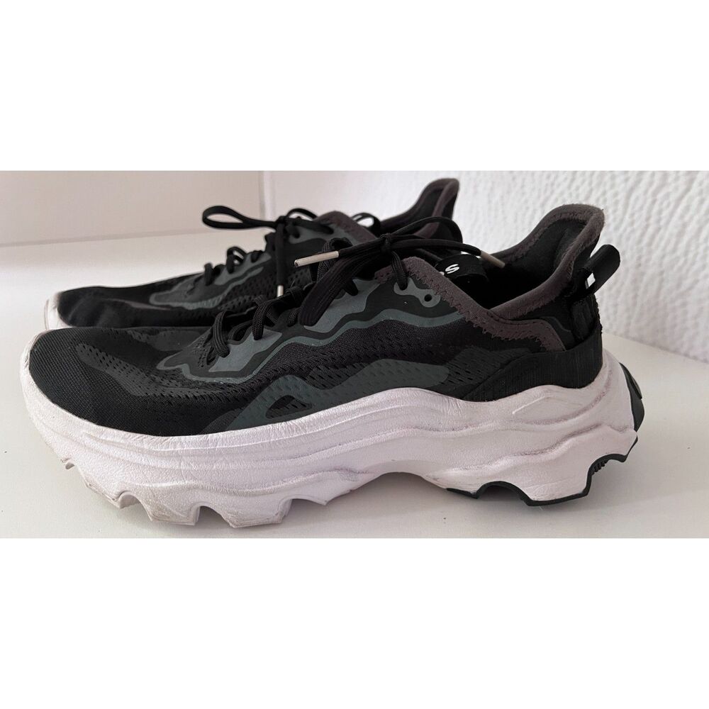 Sorel Kinetic Breakthru Day Lace Sneakers in black and white. Size 8.5.